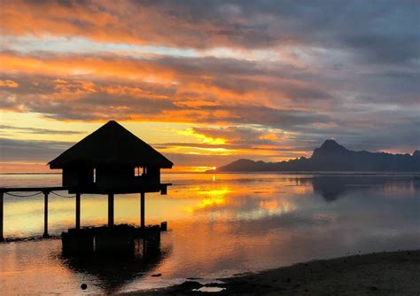 Sunset over Moorea | Moorea, Meridian hotel, Tahiti