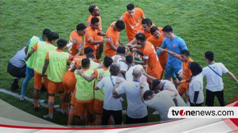 Borneo FC Angkat Trofi Juara Reguler Series Liga 1 2023 2024 Jadi Tim