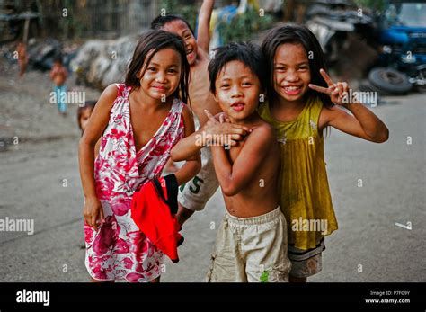 Manila slums hi-res stock photography and images - Alamy