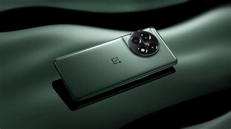 First Images Of Oneplus In Flesh Shows Flat Panel Design Without