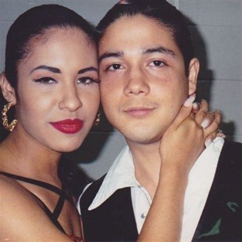 La Historia Real De La Boda De Selena Quintanilla Y Cris Pérez Vogue