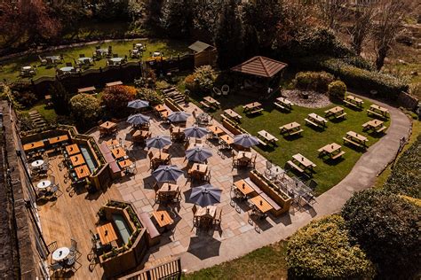 The Best Beer Garden In The Peak District The Maynard