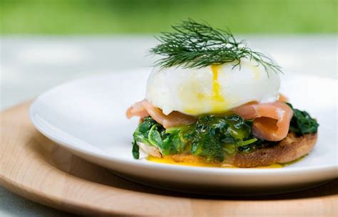 Pochierte Eier Mit Lachs Und Spinat Rezept EAT SMARTER