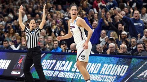 Canadian Kia Nurse leads UConn to Sweet 16 with record-tying 9 3-pointers | CBC Sports