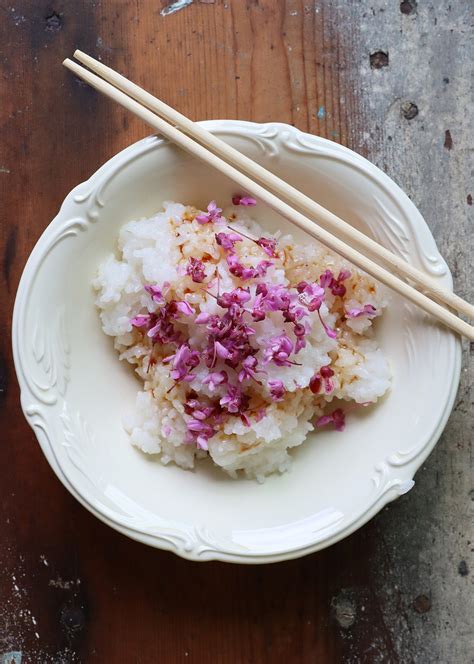Flowers are edible and plentiful in spring - Next Modern Home