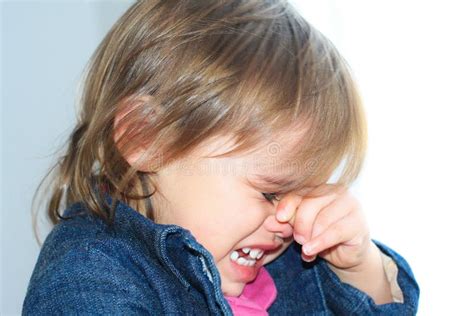 Petit Pleurer Asiatique Mignon De Fille Photo Stock Image Du Jeune