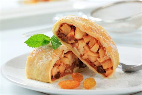 Strudel Di Mele La Ricetta Classica E La Variante Con La Pasta Sfoglia