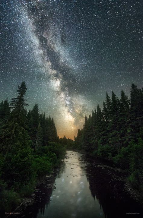 Expose Nature The Night Sky Above The Connecticut River In Pittsburg