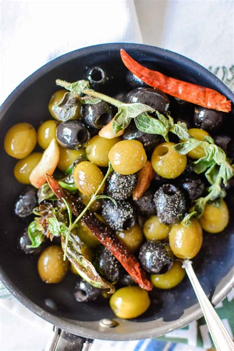 Spicy Marinated Olives With Roasted Garlic And Herbs ¡hola JalapeÑo