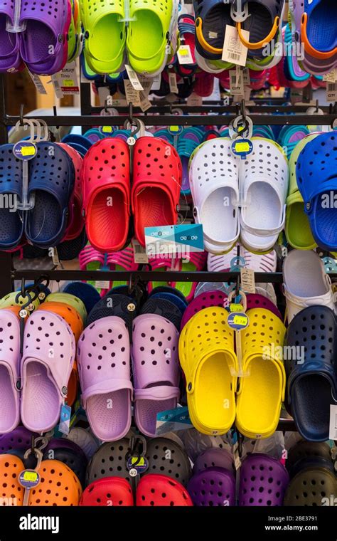 Total 96 Imagen Types Of Crocs Shoes Abzlocalmx