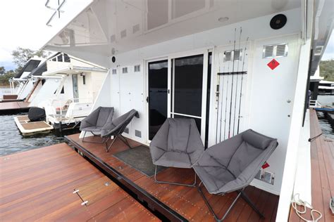 Chinoux - Eildon Houseboat Sales