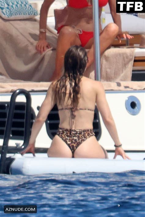 Jessica Biel Sexy Seen Flaunting Her Hot Bikini Body On A Yacht In