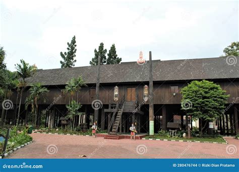 Monument Taman Mini Indonesia Indah Anjungan Kalimantan Tengah ...