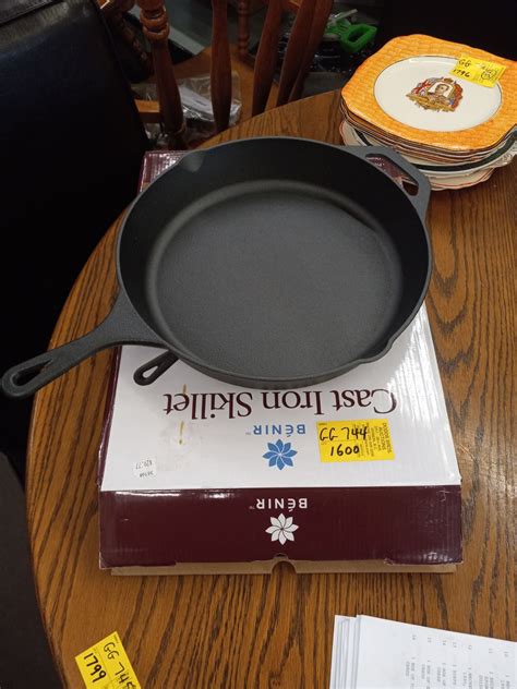 NEW CAST IRON FRY PAN. - Dodds Auction