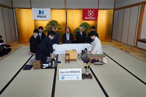 第95期棋聖戦に臨む藤井聡太棋聖＝王将を含む8冠＝（右）と挑戦者の山崎隆之八段（左） （提供・日本将棋連盟） ― スポニチ Sponichi Annex 芸能