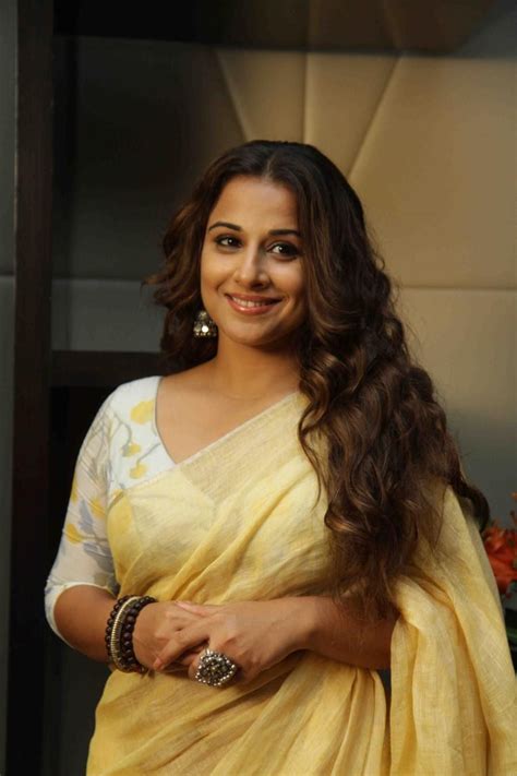 Vidya Balan Hot Saree Zoperevo