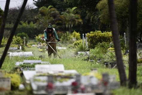 Coronavírus limita despedidas em enterros nos cemitérios do DF Metrópoles