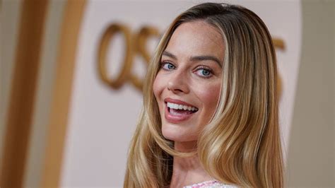 Margot Robbie Cillian Murphy Join Fellow Oscar Nominees For Yearly