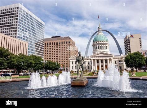 Saint St Louis Missouri Old Courthouse Court House Gateway Arch