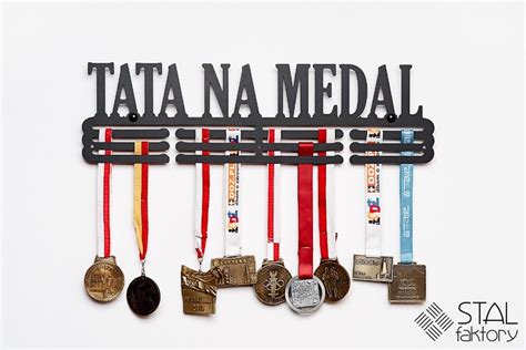 Tata na medal 2 Wieszak na medale 60cm Metalowy pomieści 90szt