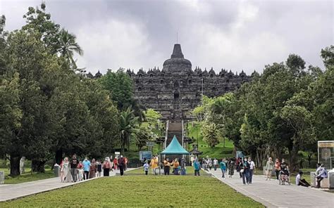 Pengelola Candi Borobudur Tunggu Sop Untuk Wisatawan