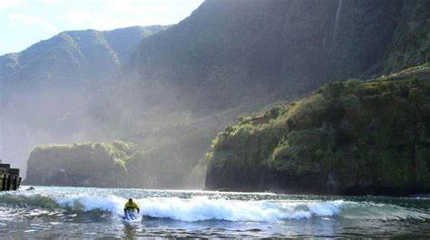 Surfing in Madeira | 2MADEIRA.COM