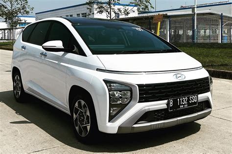 Harga Tak Jauh Beda Begini Komparasi Performa Hyundai Stargazer Vs