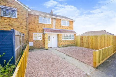 3 Bedroom Semi Detached House For Sale In Penhill Drive Swindon Sn2 5dt