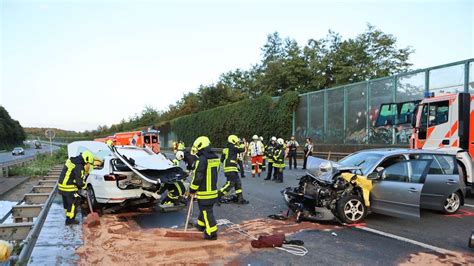 Schwerer Unfall Auf A Motorhaube L St Massenkarambolage Aus