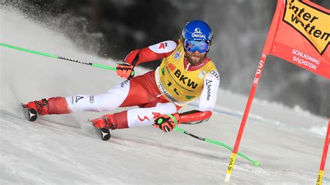 Schwarz auf Platz 3 Loïc Meillard triumphiert im Schladming Nightrace