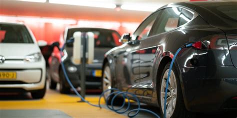 Everything You Need To Know About Replacing Electric Car Batteries