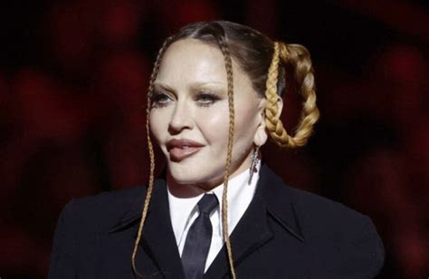 Qu Le Paso Madonna Aparece Con Nuevo Rostro En Los Grammy Video