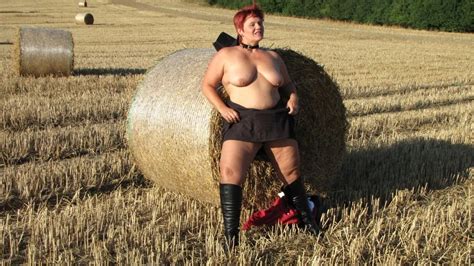 Posing In The Cornfield 34 Nude Pics XHamster