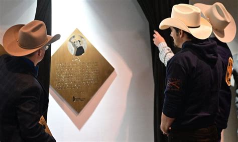 COUNTRY MUSIC SUPERSTAR BRAD PAISLEY INDUCTED INTO HOUSTON LIVESTOCK