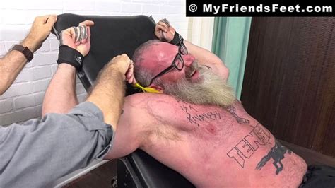 MyFriendsFeetTatted Rick 有机会坐在 Devs 的特殊椅子上 Pornhub Gay
