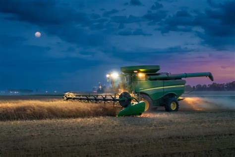 John Deere Taps SpaceX's Starlink to Connect Farm Equipment in Rural ...