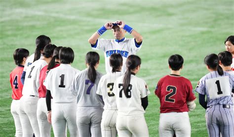 完封勝ちに喜ぶイチロー氏、選手にインタビューする場面も 高校女子選抜とガチ対戦／写真特集8 アマ野球ライブ速報写真ニュース 日刊スポーツ