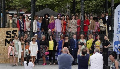 Un Desfile Multicolor En La Plaza Easo De San Sebasti N El Diario Vasco