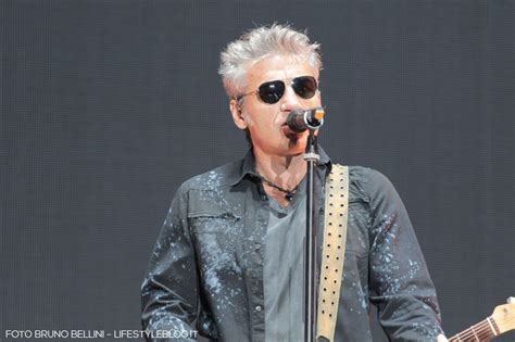 Ligabue Da Oggi In Radio C E Sempre Una Canzone Primo Singolo