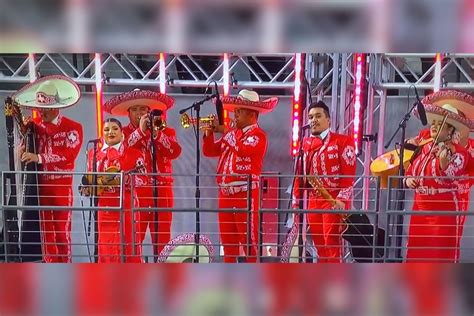 Mariachi Band Plays Higher By Creed At Mets Game Free Beer And Hot