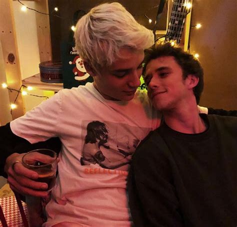 Pin By Serenity On Skam University Cute Gay Couples Gay Love Cute Gay