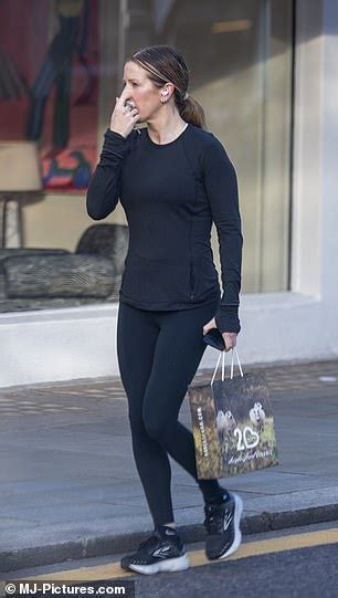 Ellie Goulding Showcases Her Toned Physique As She Shops At An Organic