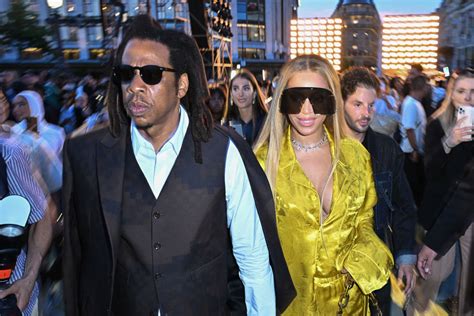 Jay-Z & Beyoncé Take The Fam On A New York City Bus Tour