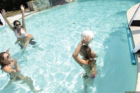 ABELLA ANDERSON POOL PARTY PARTIE Porn Pic