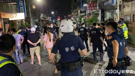 警力壓不住！三重中秋烤肉爆「21人大亂鬥」 1人濺血、記者遇襲 Ettoday社會新聞 Ettoday新聞雲