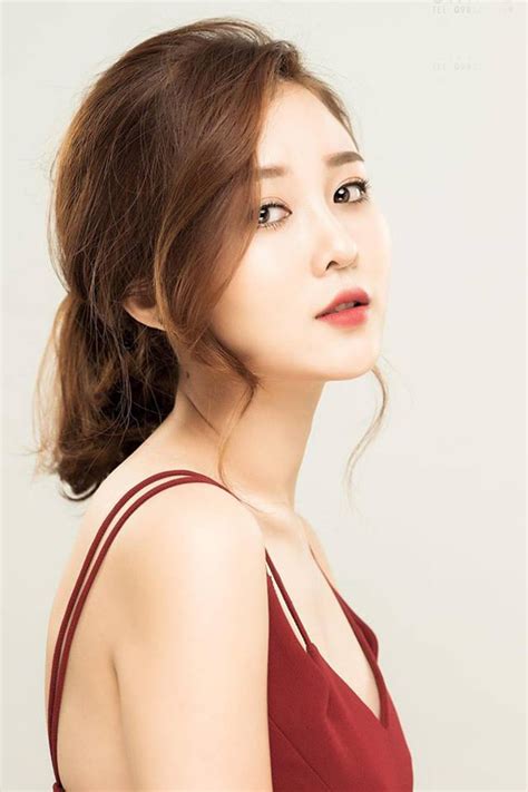 Hot girl đóng hài đánh bật loạt hot girl ngực khủng hút triệu fan