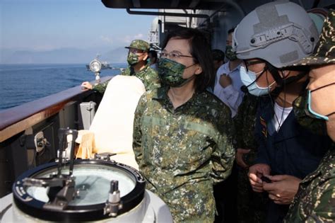 國軍海空操演 蔡英文登艦視導漢光演習 蔡英文 漢光演習 基隆艦 台灣大紀元