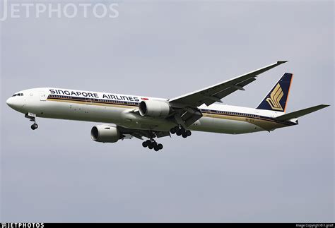 9V SYJ Boeing 777 312 Singapore Airlines H Giraff JetPhotos