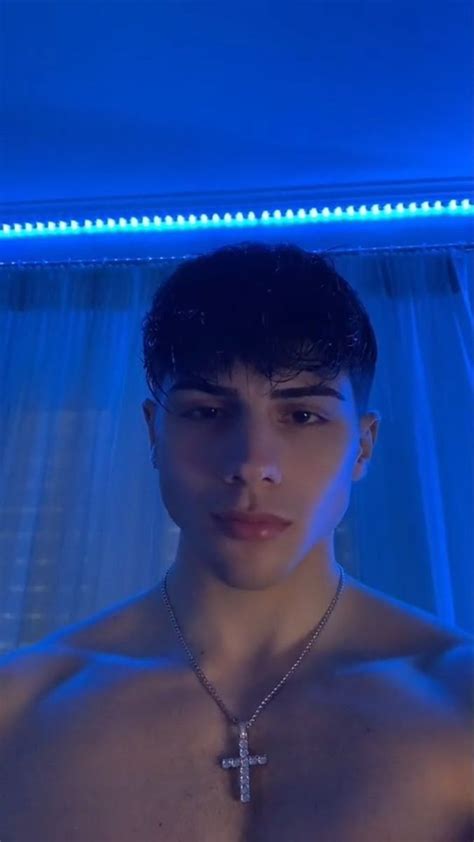 Luis adlı kullanıcının Amor gay panosundaki Pin Kızlar