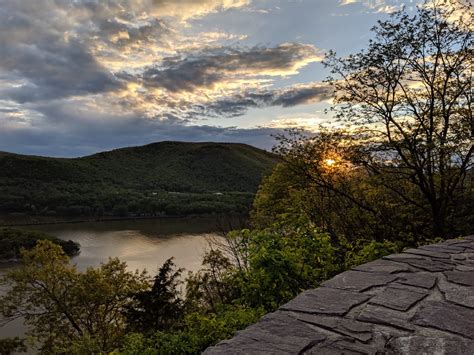 16 of the Best Connecticut Hiking Trails Near Greenwich [+Checklist]